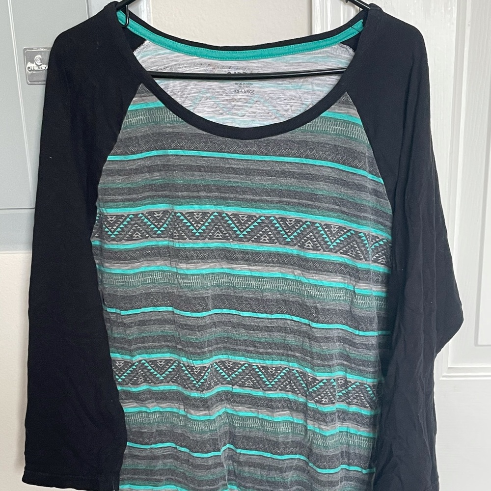 Mid sleeve shirt